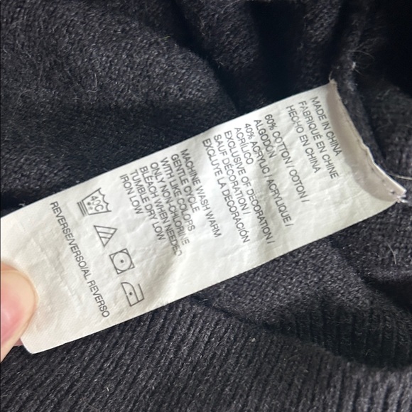 Izod Classic Charcoal Gray V-Neck Sweater with Embroidered Monogram Logo Unisex - Picture 9 of 9